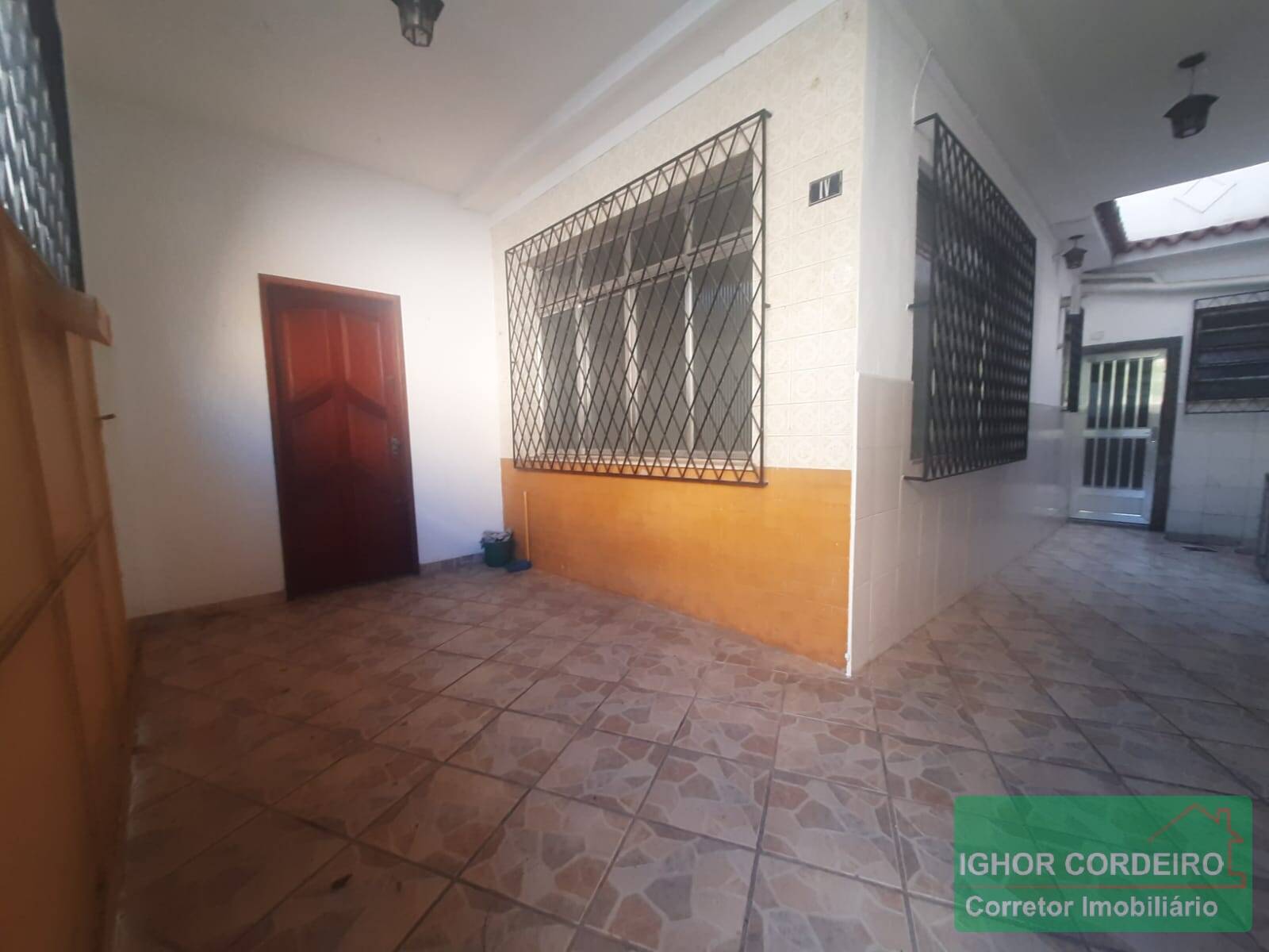 Casa de Condomínio à venda com 3 quartos, 250m² - Foto 2