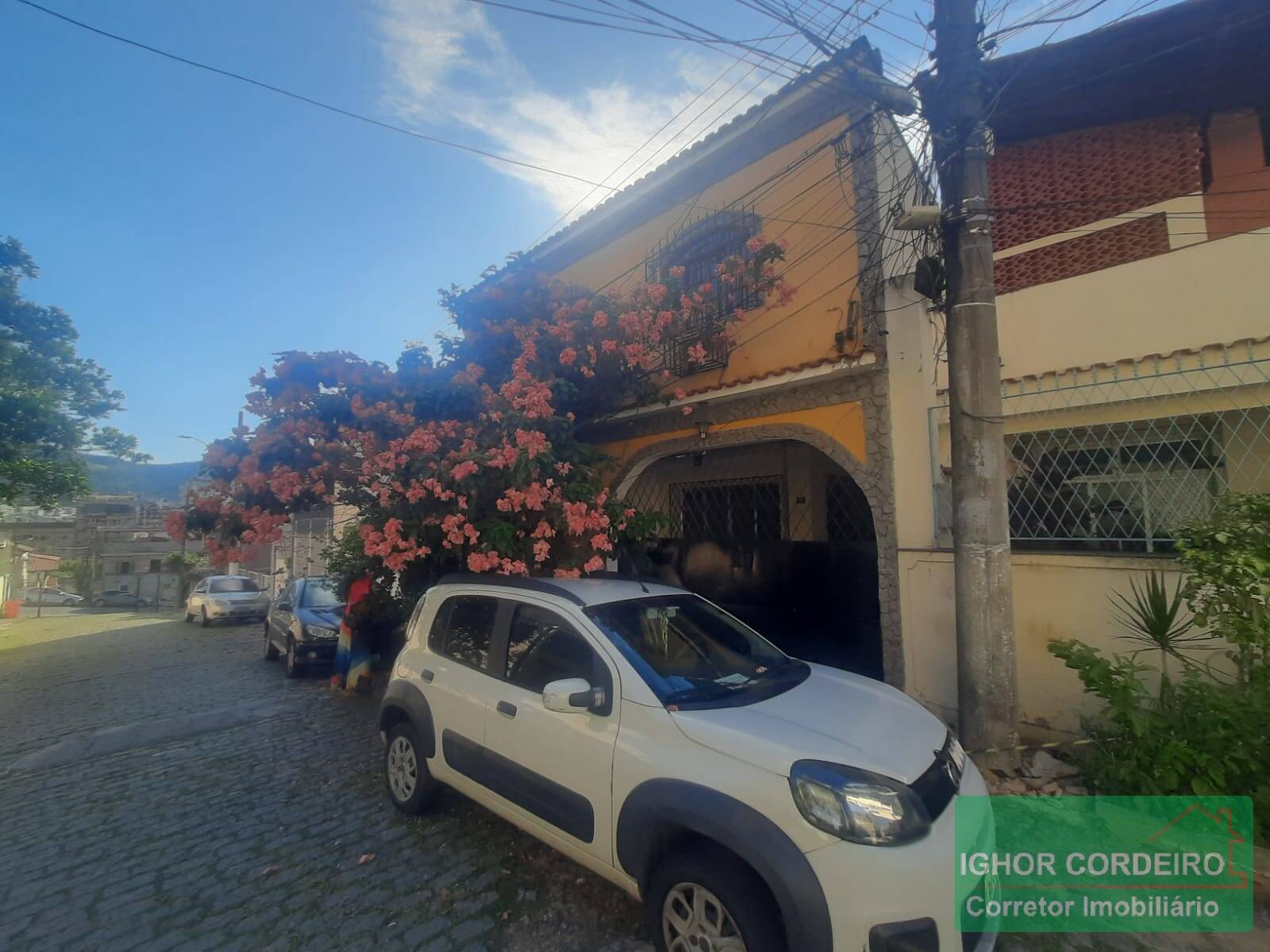 Casa de Condomínio à venda com 3 quartos, 250m² - Foto 1