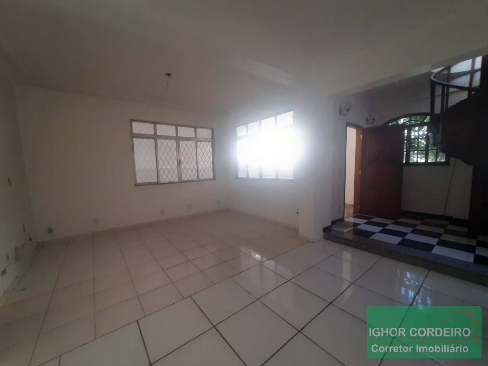 Casa de Condomínio à venda com 3 quartos, 250m² - Foto 4